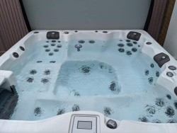 Гидромассажный спа-бассейн Vita Spa Salon